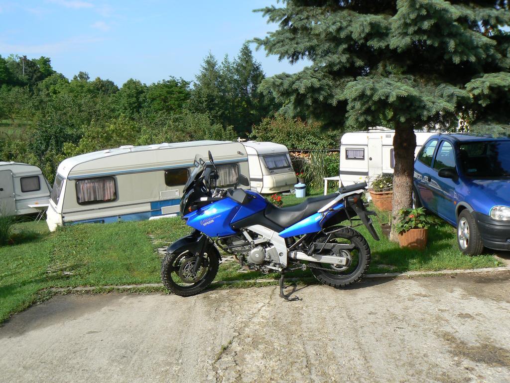Auto-Chatka Sandomierz Esterno foto